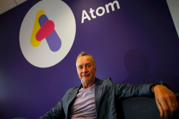 Źródło: theguardian.com. Anthony Thompson, jeden z twórców Atom Banku.