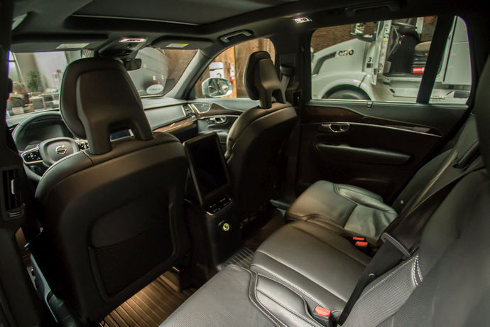 Źródło: techcrunch.com. "Centrum dowodzenia" w bezzałogowym Volvo.
