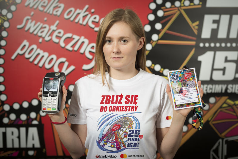 Wolontariusze z terminalami bedą zbierać datki na terenie 70 miast w Polsce.