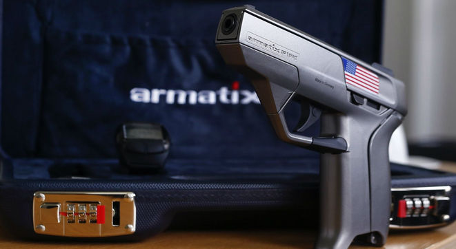 Tak wygląda projekt Kaia Kloepfera - pistolet zabezpieczany biometrycznie Armatix iP1.
