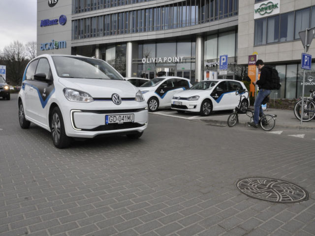 Elektrycznym samochodem od Energi mogą na razie poruszać się tylko przedstawiciele firm z nią współpracujących.