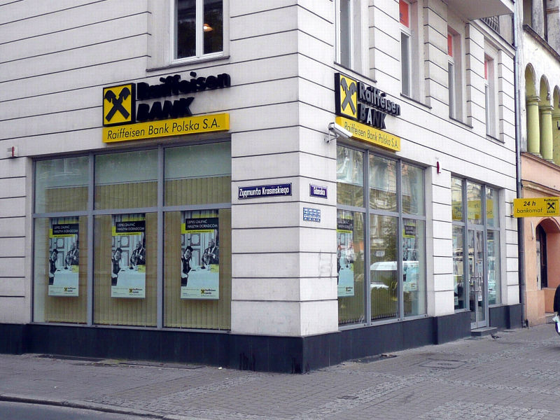 KNF ostrzega Raiffeisen - albo giełda, albo sankcje