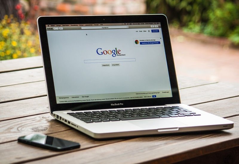Google wprowadza nową aplikację Bulletin i zmienia politykę względem reklam przypominających.