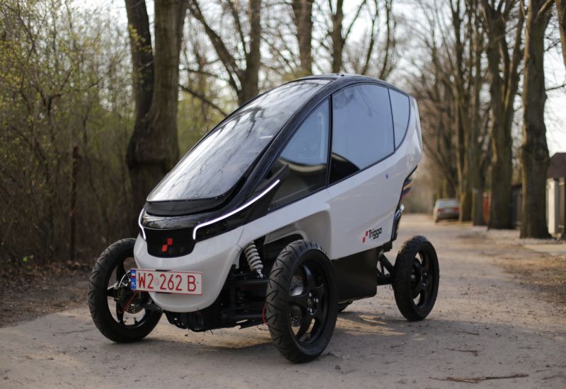 Polski pojazd elektryczny wyjeżdża na ulice Warszawy