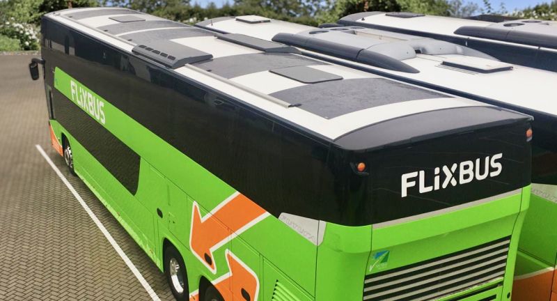 FlixBus testuje pierwszy na świecie autobus dalekobieżny zasilany energią słoneczną